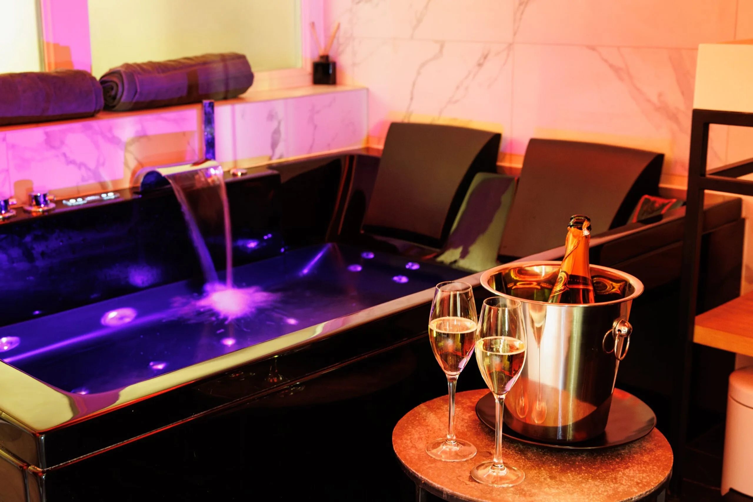 Ambiance Massage - chambre érotique pour les amoureux