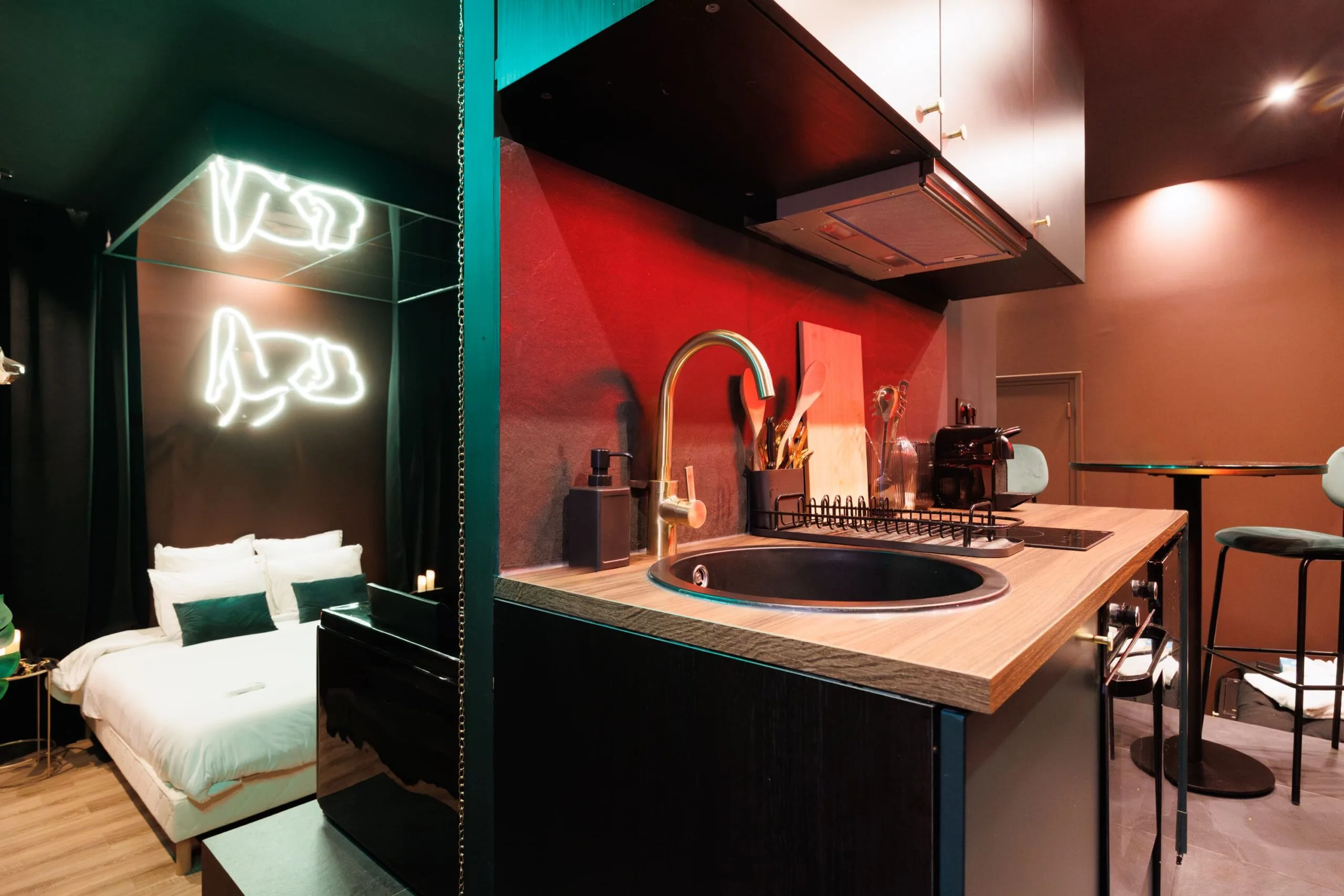 Love room jacuzzi - Aphrodisia - ambiance interdit